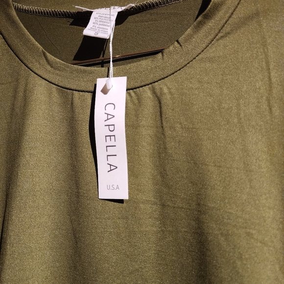 Capella  Apparel Oversize Basic Short Sleeve Crew Neck T-shirt - Picture 5 of 8